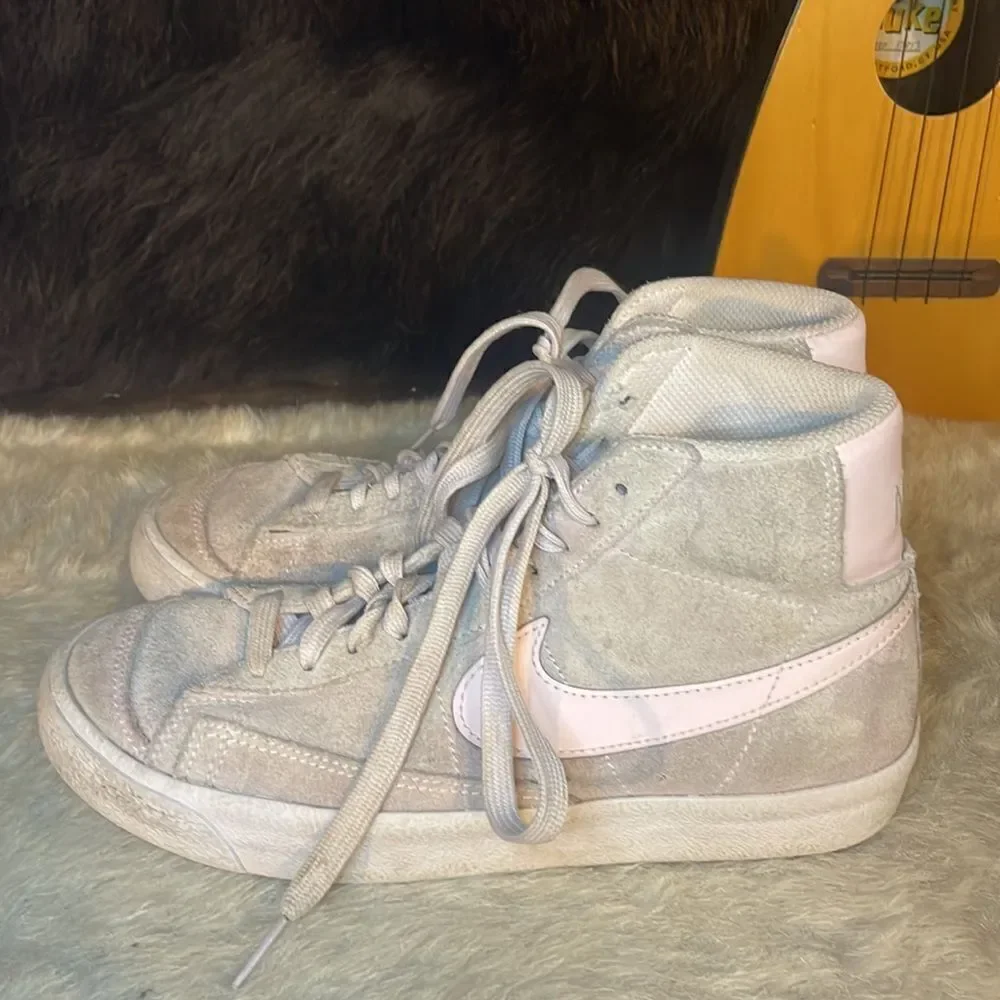 Nike high tops 5.5 (4475)